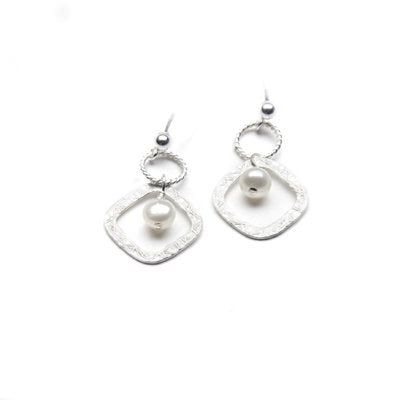 Girl About Town Tammy ~ Drop Diamond